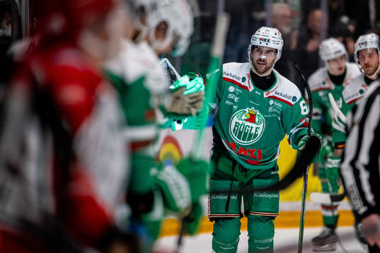 Rögles Ludvig Larsson  jublar