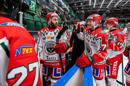 Frölundas Anthony Greco  och Andreas Borgman jublar
