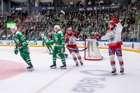 Frölundas Linus Nässen och Loui Eriksson jublar