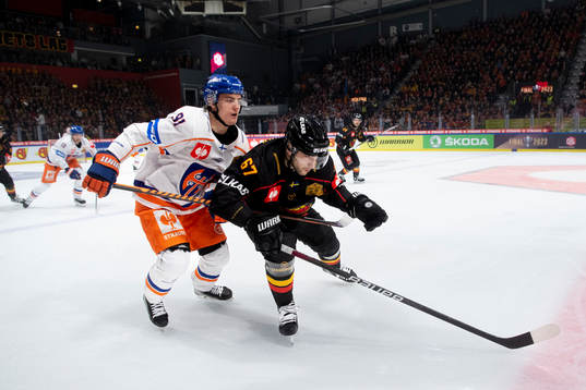 Tapparas Petteri Puhakka and Luleås Konstantin Komarek