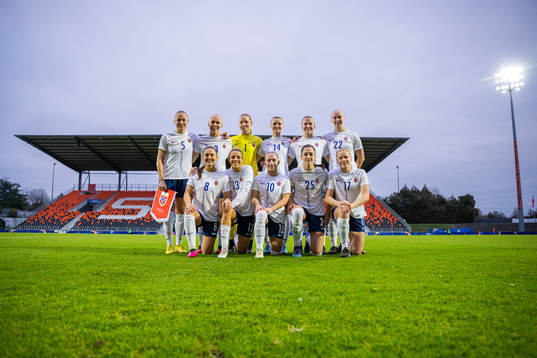  Guro Bergsvand, Maria Thorisdottir, goalkeeper Guro Pettersen, Thea Sørbo, Emilie Nautnes and Sara Hørte. Front left: Vilde Bøe Risa, Celin Bizet Ildhusøy, Thea Bjelde, Emma Stølen Godø and Julie Blakstad.