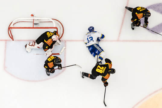 Brynäs målvakt Jussi Olkinuora och David Sklenicka och