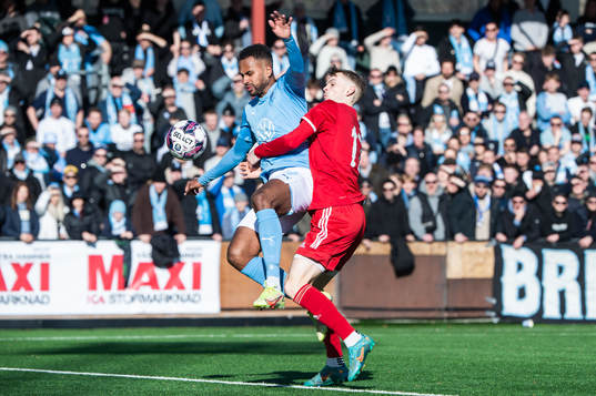 Malmö FFs Isaac Kiese Thelin och Skövde AIKs Lukas Rhöse