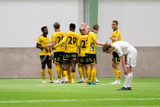 Elfsborgs spelare jublar efter 1-0 av Jeppe Møldrup Okkels
