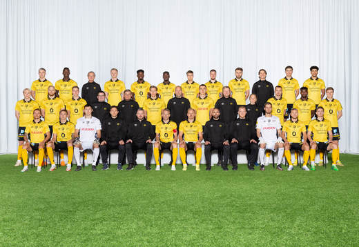  Jacob Ondrejka, Timothy Ouma, Matrialförvaltare Dan-Inge Lövhage, Oscar Aga, Michael Baidoo, Emmanuel Boateng, Kevin Holmén, Viktor Widell, Jack Cooper Love, Fystränare Victor Stoltz, Besfort Zeneli, Ahmed Qasem. Mittenledet från vänster: André Boman, Sveinn Gudjohnsen, Alexander Bernhardsson, Matrialförvaltare Philip Ödvall, Matrialförvltare Reima Haukka, Noah Söderberg, Koordinator Martin Andersson, Gustaf Lagerbielke, Medicinsk koordinator Lars Göthfelt, Sjukgymnast Tania Nilsson, Gustav Henriksson, Buhari Ibrahim, Jeppe Okkles. Sittande från vänster: Niklas Hult, Sebastian Holmén, Hakon Valdimarsson, Assisterande tränare Christer Persson, Manager Jimmy Thelin, Johan Larsson, Per Frick, Assisterande tränare Emir Bajrami, Målvaktstränare Linus Kandolin, Tim Rönning, Simon Strand, André Römer.
