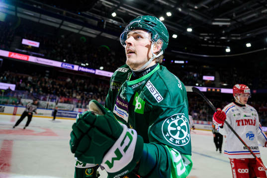 Färjestads Max Lindroth jublar