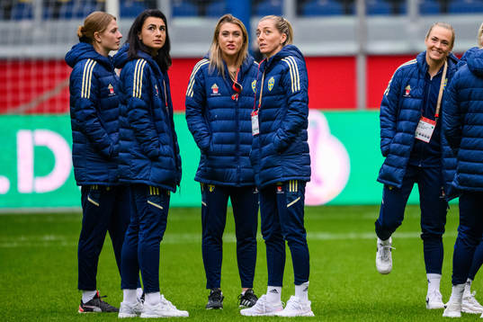 Goalkeeper Tove Enblom, goalkeeper Zecira Musovic, Freja Olofsson, Linda Sembrant and Magdalena Eriksson of Sweden walks the pitch ahead of for the women's international friendly football match between Germany and Sweden on February 21, 2023 in Duisburg. 