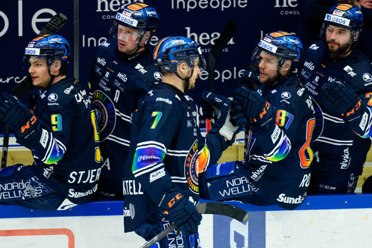 Växjös Hardy Häman Aktell jublar