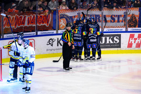 Växjös Erik Josefsson jublar