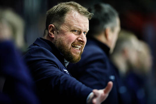 Linköpings tränare Klas Östman reagerar