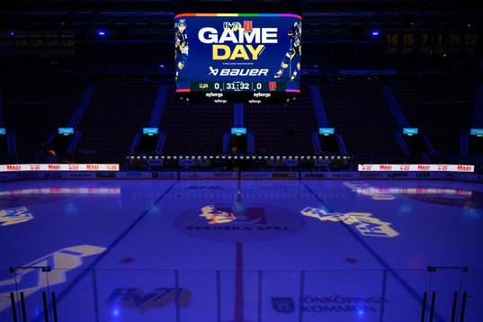 Mediakub över isen innan ishockeymatchen i SHL mellan HV71