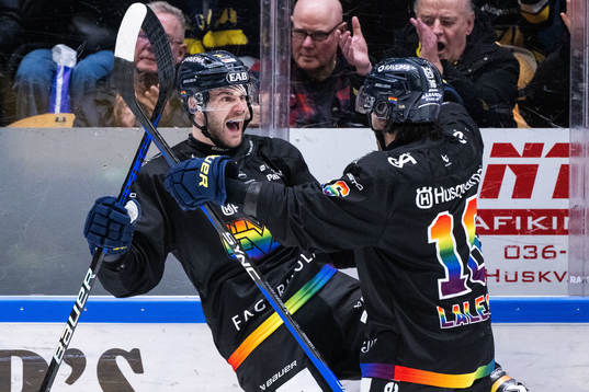 HV71s Sam Vigneault jublar med Joseph Laleggia