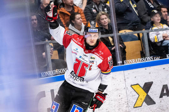 Örebros Rodrigo Abols jublar