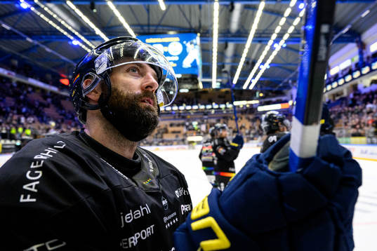 HV71s Taylor Matson jublar