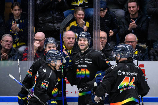 HV71s Sam Vigneault jublar