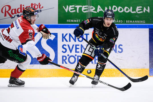 Örebros Gustav Backström och HV71s Andy Miele