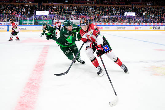 Färjestads Daniel Viksten och Örebros Leo Carlsson