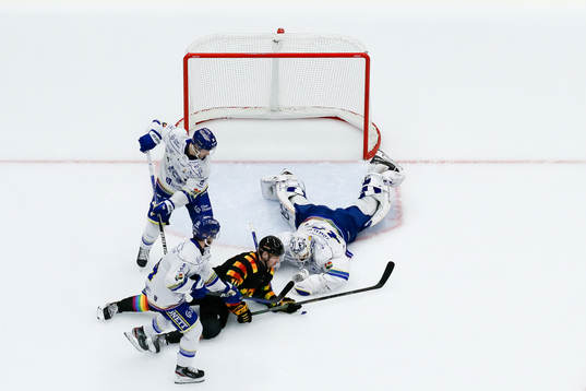 Leksands målvakt Mantas Armalis och Skellefteås Joakim