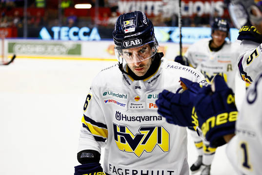 HV71s Joseph Laleggia jublar