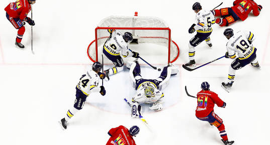 Räddning på mållinjen av HV71s Taylor Matson