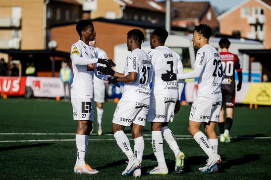 Häckens Ibrahim Sadiq har gjort 0-2 och jublar