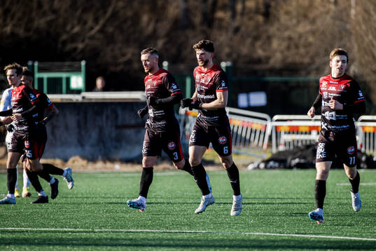 Trollhättans Alibek Aliev har gjort 1-3 och jublar