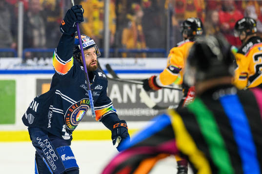 Växjös Lukas Bengtsson jublar