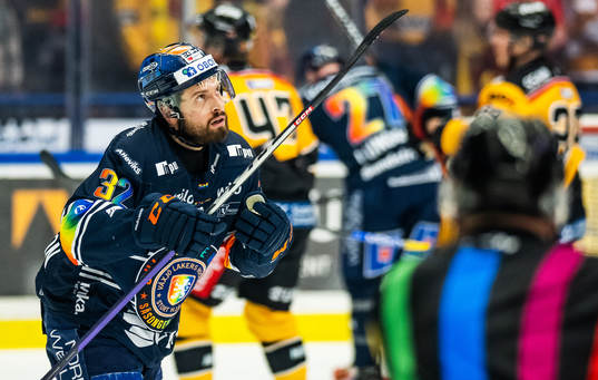 Växjös Lukas Bengtsson jublar