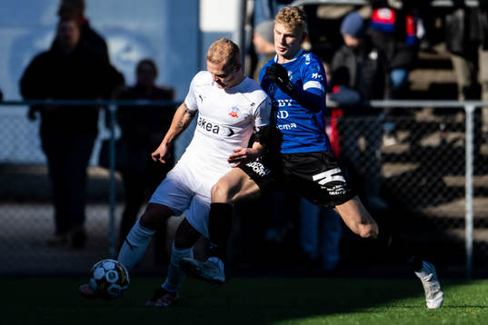 Helsingborgs Philip Rejnhold och Trelleborgs Liam Olausson