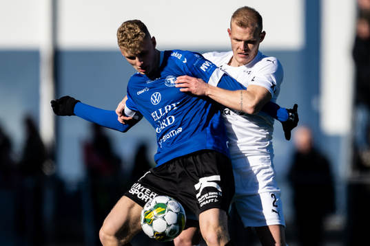 Trelleborgs Liam Olausson och Helsingborgs Philip Rejnhold