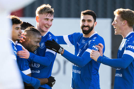 Trelleborgs Henry Offia jublar med lagkamrater efter 1-3