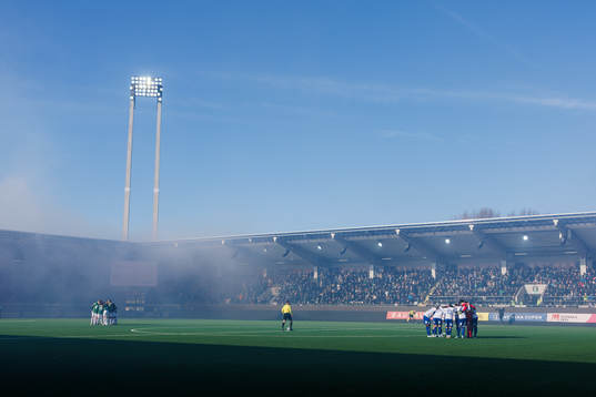 GAIS och IFK Göteborgs spelare samlas