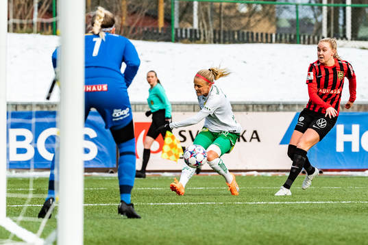 Hammarbys Adelina Engman och Brommapojkarnas Wilma Wärulf