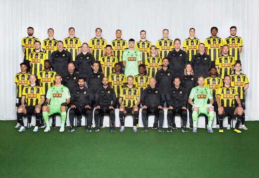  Simon Sandberg, Kristoffer Lund Hansen, Oscar Uddenäs, Charlie Axede, Ali Youseff, Kadir Hodzic, Tomas Totland, Tobias Carlsson, Franklin Tebo Uchenna, Filip Trpcevski. 3:e ledet från vänster: Simon Gustafson, Mats Johansson, Kári Sveinsson, Tobias Sana, Sebastian Banozic, Pontus Dahbo, Martin Bolmér, Kjell-Ove Johansson, Mikkel Rygaard. 2:a ledet från vänster: Momodou Sonko, Blair Turgott, Nicklas Möller, Hristijan Cvetkovski, Romeo Amane, Benie Traore, Jordi González, Karin Schröder, Ibrahim Sadiq, Lars Olden Larsen. Sittande fr. v.: Valgeir Lunddal Fridriksson, Johan Brattberg, Mario Chavez, Martin Foyston, Samuel Gustafson, Per-Mathias Högmo, Jesper Ljung, Peter Abrahamsson, Even Hovland.