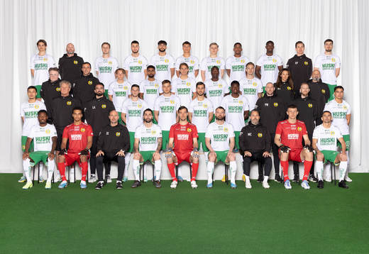  Isak Vural, Naprapat, Magnus Svärd, Joel Nilsson, Abdelrahman Saidi, Montader Madjed, Noah John, Dennis Collander, Amadou Sabo Mamane Moustapha, Ibrahimi Fofana, Fystränare, Gustav Pettersson, Pavle Vagic. 3:e ledet från vänster: Materialare, Anders Bitén, Assisterande tränare, Nenad Djordjevic, August Mikkelsen, Tesfaldet Tekie, Markus Karlsson, Saidou Alioum Moubarak, Fredrik Hammar, Team Manager, Atena Gerontidou, Players Manager, Wadda Tamimi. 2:a ledet från vänster: Alper Demirol, Målvaktstränare, Mikael Olsson, Analytiker, Abel Lorincz, Viktor Djukanovic, Ludvig Svanberg, Adi Nalic, Nathaniel Adjei, Fystränare, Perry Wild, Naprapat, Ludvig Axelsson, Jusef Erabi. Sittande från vänster: Shaquille Pinas, Oliver Dovin, Assisterande Tränare, Xavier Calm, Nahir Besara, Davor Blazevic, Mads Nielsen Fenger, Huvudtränare, Marti Cifuentes, Sebastian Selin, Loret Sadiku.