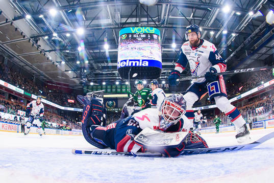 Linköpings målvakt Marcus Högberg och Jonas Junland