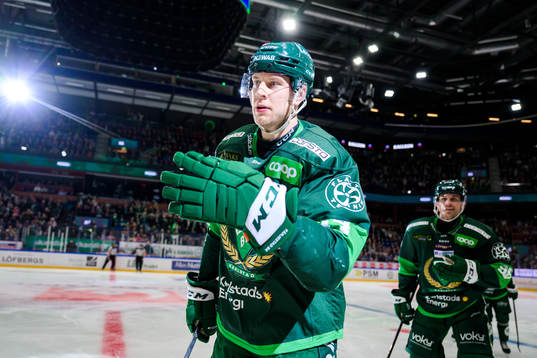 Färjestads Victor Ejdsell jublar