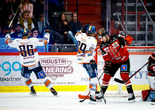 Växjös Joachim Blichfeld och Jayden Halbgewachs jublar