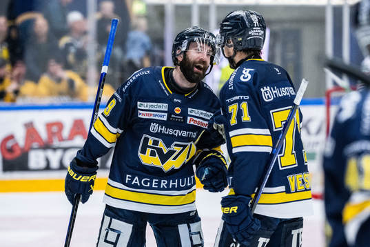 HV71s Taylor Matson med Tyler Vesel