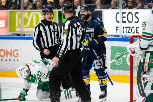 Rögles Samuel Jonsson har ont