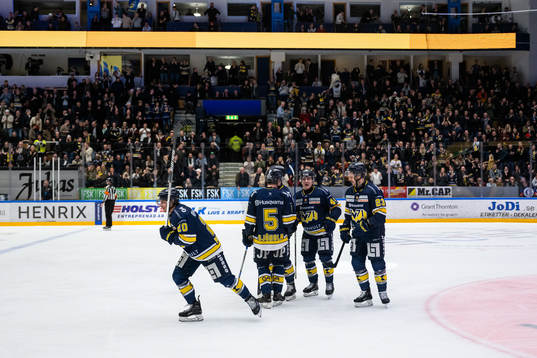 HV71s André Petersson, Victor Sjöholm, Emil Andrae och