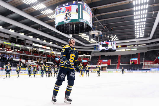 Södertäljes Albert Sjöberg jublar