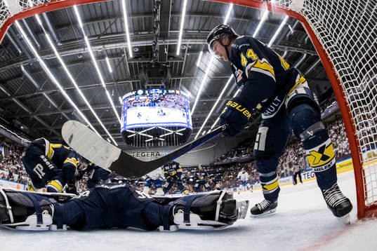 HV71s Emil Andrae