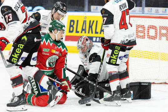 Frölundas Linus Nässen och Malmö Redhawks målvakt