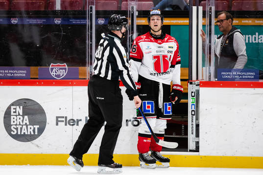 Örebros Mathias Bromé blir utvisad