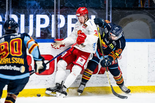 Almtunas Mikkel Oby Olsen och Djurgårdens Daniel Glad