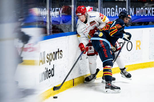 Almtunas Mikkel Oby Olsen och Djurgårdens Noah Östlund