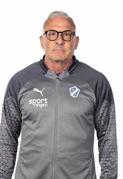 Halmstads fysio Simon Bakkioui poserar för ett porträtt den 3 mars 2023 i Halmstad.
