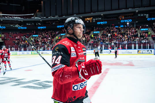 Malmö Redhawks Carl Söderberg jublar