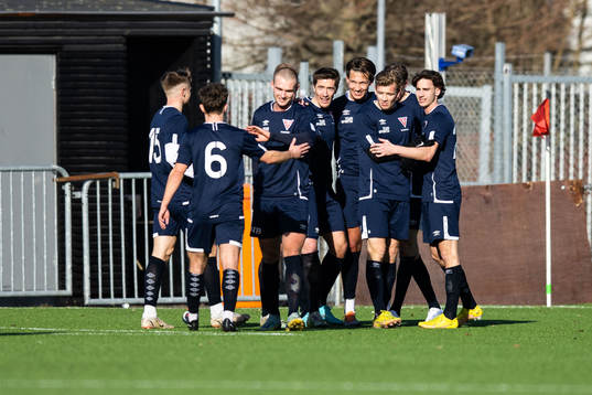 Tvååkers spelare jublar